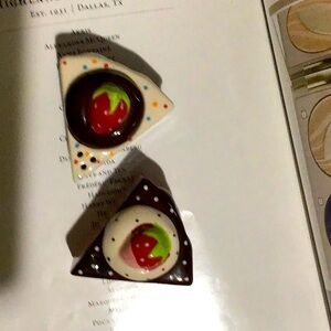 Salt and pepper shaker